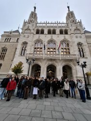 Szépmíves diákok a Pénzügyminisztérium megújult épületében