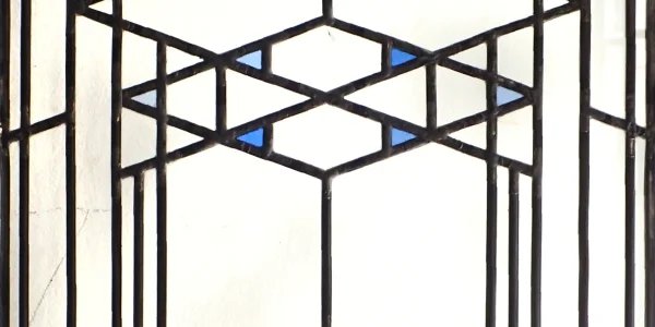 Frank Lloyd Wright ispirálta üvegablak